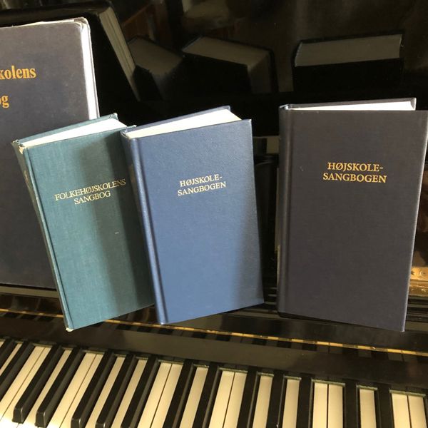 Højskolesangbøger 17.-19. udgave. Foto Mette Thue for Sangens Hus